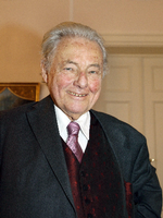 Joachim Kaiser am 20. Januar 2009 beim Bundespräsidenten im Schloss Bellevue, anlässlich einer Feier zu seinem 80. Geburtstag.