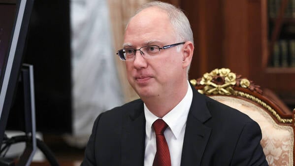 Moskau, Russland, 30. Dezember 2021: Kirill Dmitriew während eines Treffens mit dem russischen Präsidenten Wladimir Putin im Kreml.