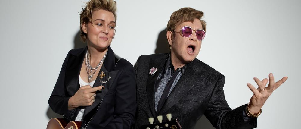 Perfektes Paar. Brandi Carlile ist 44, Elton John 78 Jahre alt.