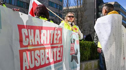 „Wir beenden diesen laufenden Streik“, sagte Verdi-Verhandlungsführerin Gisela Neunhöffer. 
