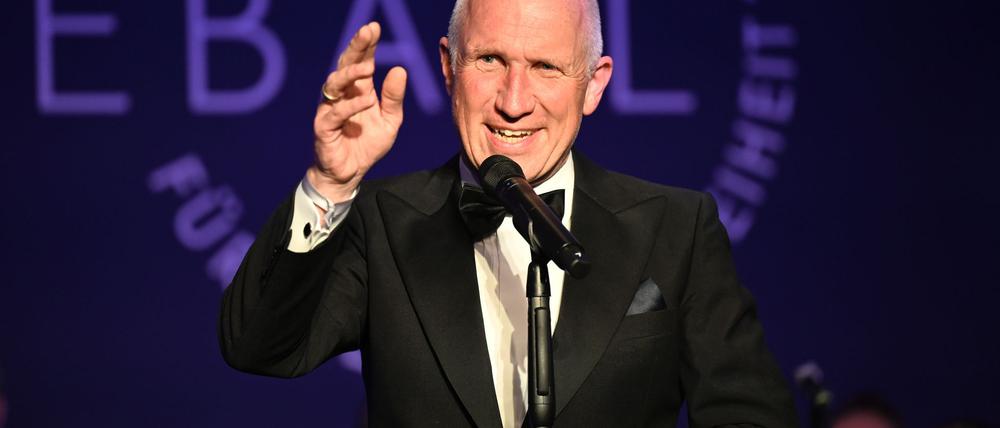 In der Würdigung hieß es: „Die Bundespressekonferenz ehrt einen Fotografen, dessen Bilder Eingang in das kollektive Gedächtnis Deutschlands gefunden haben.