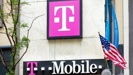 Einem Medienbericht zufolge hat sich nun die US-Tochter der Deutschen Telekom, T-Mobile, in einem Brief an die US-Telekom-Regulierungsbehörde FCC zur weitgehenden Aufgabe von DEI-Initiativen verpflichtet.