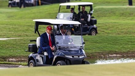 Donald Trump auf einem Golfplatz in Miami. 