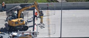 Der Abriss der maroden Ringbahnbrücke der A100 wird vorbereitet. 
