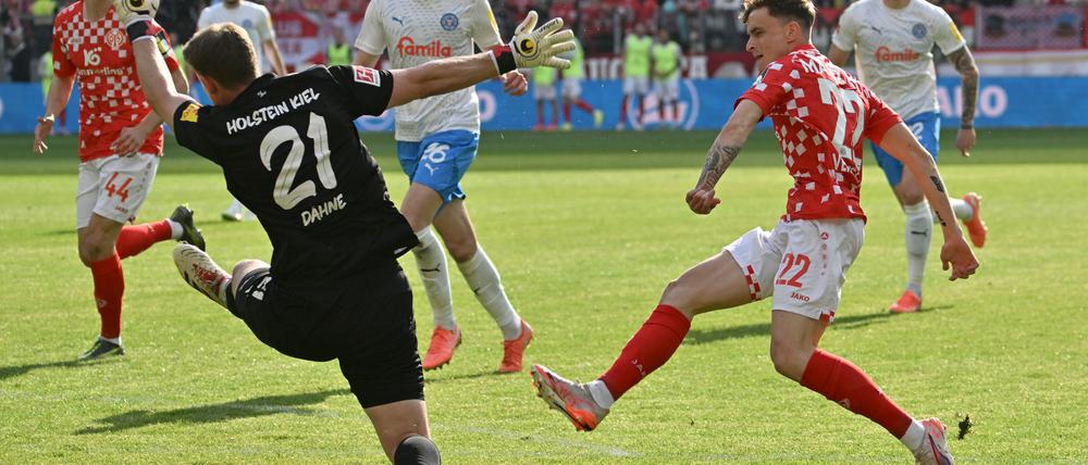Dank eines Joker-Tores von Nelson Weiper kam der FSV Mainz 05 zu einem Remis gegen Holstein Kiel.