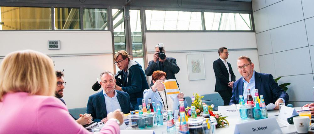 Die Unterhändler von Arbeitgebern und Gewerkschaften im öffentlichen Dienst treffen sich schon zum vierten Mal.