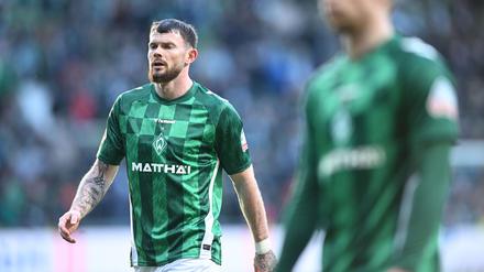 Schütze der Werder-Führung: der Schotte Oliver Burke (l).