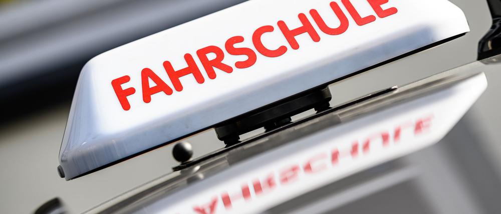 Immer mehr Fahrschüler setzen auf Betrug in der theoretischen Prüfung. (Archivbild)