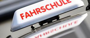 Immer mehr Fahrschüler setzen auf Betrug in der theoretischen Prüfung. (Archivbild)
