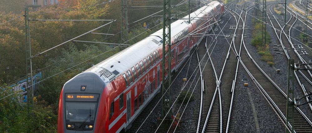 Die Linie RE3 von Berlin über Prenzlau bis nach Stralsund gilt als stark nachgefragt - der Takt soll künftig verdichtet werden. (Archivbild)