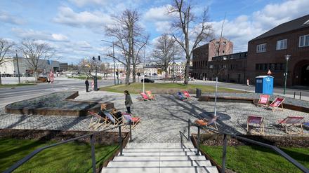 Der Platz Am Brauhausberg wurde nach Neugestaltung wieder für die Nachbarschaft nutzbar. Neue Sitzgelegenheiten und mehr Grün sind auf dem Stadtplatz, 
 Mit einem Nachbarschaftsfest wurde der Platz der Öffentlichkeit übergeben.
Das Foto zeigt den neu gestalteten Platz inkl. Eröffnungsfest