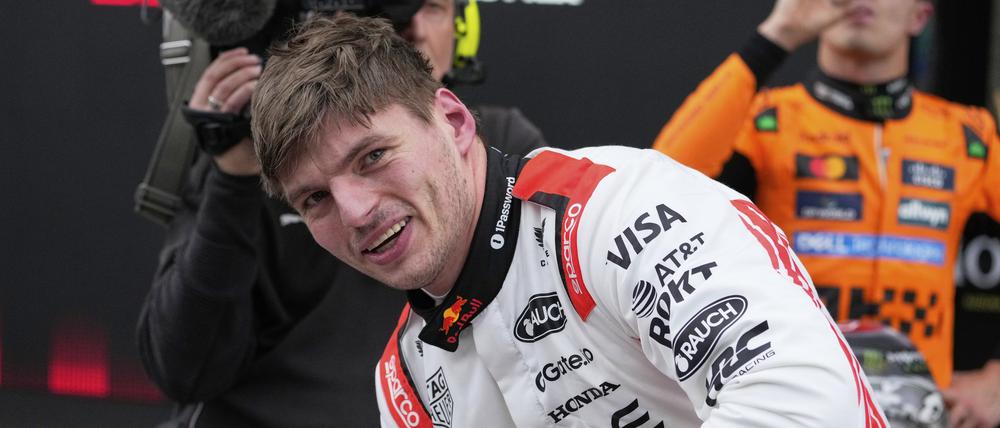 Da kann man sich schon mal freuen. Max Verstappen nach seinem Sieg in Suzuka.