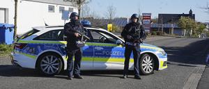 Die Polizei hat den Ort Weitefeld abgesperrt.