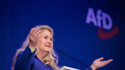 Kristin Brinker, Landesvorsitzende der AfD Berlin, spricht bei dem Landesparteitag der Berliner AfD. 
