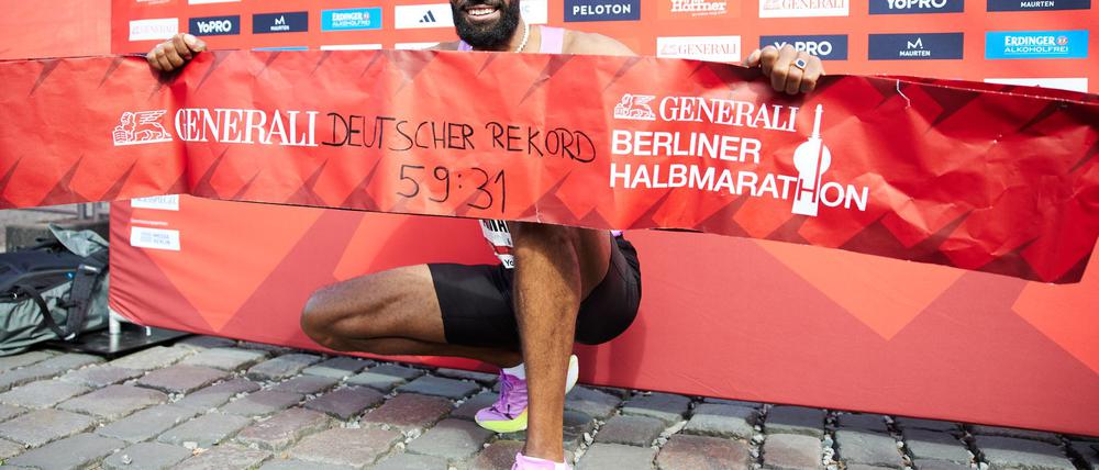 Amanal Petros lief als erster Deutscher einen Halbmarathon unter einer Stunde.