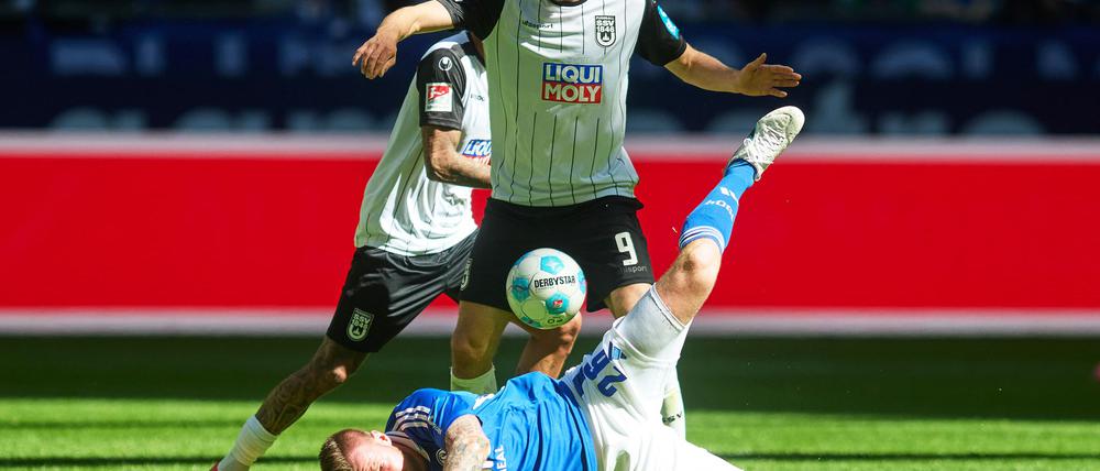 Schalke tat sich schwer gegen den Aufsteiger