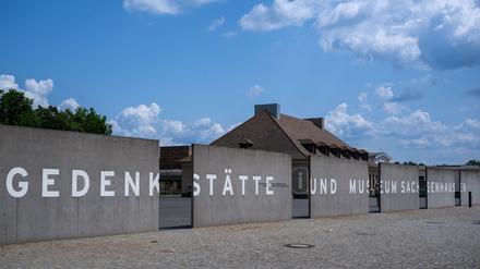 Zur Eröffnung des Laufs gibt es eine Schweigeminute und eine Kranzniederlegung an der Gedenkstätte (Archivbild).
