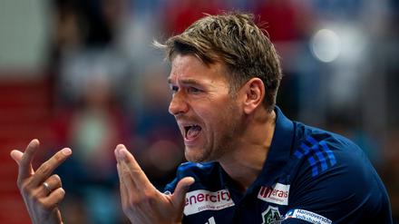 Trainer Christian Prokop hat mit der TSV Hannover-Burgdorf die Tabellenführung in der Handball-Bundesliga verpasst.