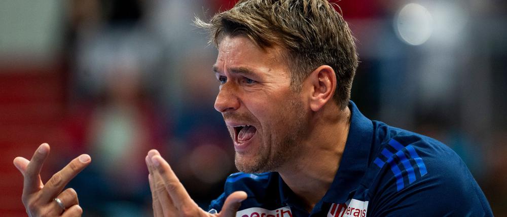Trainer Christian Prokop hat mit der TSV Hannover-Burgdorf die Tabellenführung in der Handball-Bundesliga verpasst.