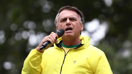 Der ehemalige Präsident Jair Bolsonaro spricht zu seinen Anhängern während einer Kundgebung in der Innenstadt von São Paulo.