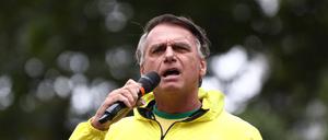 Der ehemalige Präsident Jair Bolsonaro spricht zu seinen Anhängern während einer Kundgebung in der Innenstadt von São Paulo.