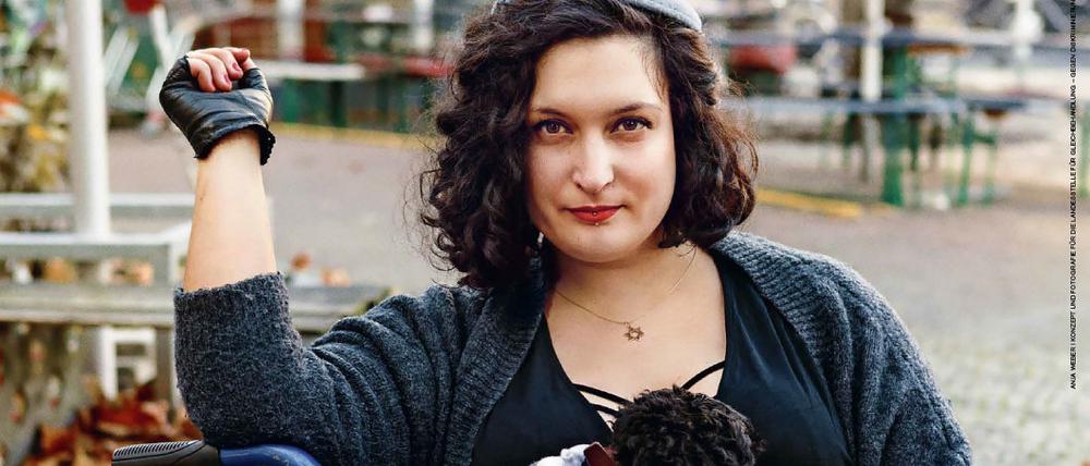 Debora Antmann als Teil der Fotokampagne „Lesbische* Sichtbarkeit Berlin“ der Landesantidiskriminierungsstelle aus dem Jahr 2021.
