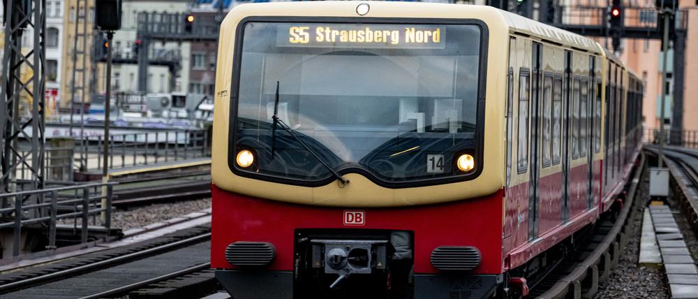 Auf der Berliner Stadtbahn kommt es ab Freitag zu Einschränkungen. (Archivbild)