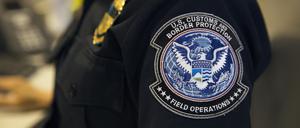 Beamte von US Customs and Border Protection entscheiden über die Einreise in die USA (Symbolbild).
