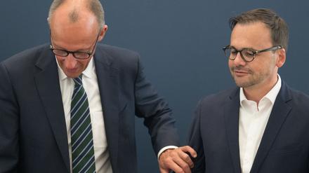 Brandenburgs CDU-Landeschef Jan Redmann (r) hält einen Mitgliederentscheid über den Koalitionsvertrag von Union und SPD für sinnvoll. (Archivbild)