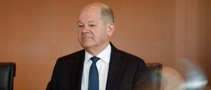 Bundeskanzler Olaf Scholz leitet die wöchentliche Sitzung des scheidenden Bundeskabinetts im Kanzleramt in Berlin am 2. April 2025.