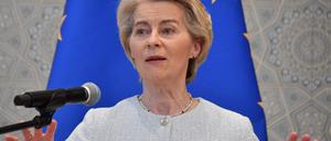 European Commission President Ursula von der Leyen speaks during a joint press conference with European Council President during the EU-Central Asia summit in Samarkand on April 4, 2025. Top EU leaders are in Uzbekistan for a major summit with the heads of five Central Asian states, seeking to press their influence and boost ties in the face of Russian and Chinese competition. (Photo by VYACHESLAV OSELEDKO / AFP)