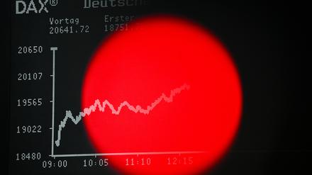 Im Keller. Zum Auftakt der neuen Handelswoche ist der Deutsche Aktienindex (DAX) um rund zehn Prozent abgestürzt. 