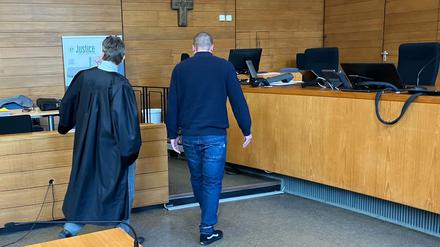 Ein 32-Jähriger soll wegen Totschlags an seinem Vater in der Psychiatrie untergebracht werden. (Archivbild)
