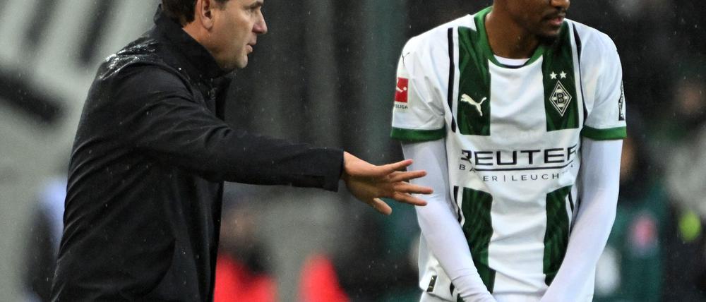 Nathan Ngoumou (r) verletzte sich nach dem Spiel bei St. Pauli schwer.