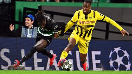 Jamie Gittens (r) will einem Medienbericht zufolge Borussia Dortmund im Sommer verlassen.