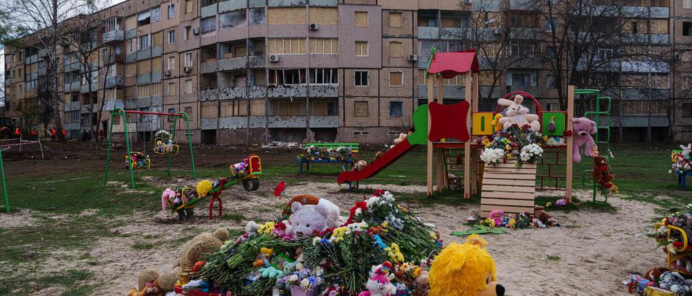 Die Ukraine will den Mord an neun Kindern und Jugendlichen nach einem russischen Raketenschlag vor den UN-Sicherheitsrat bringen.