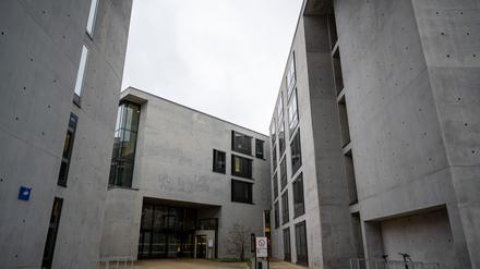 Am Landgericht in Frankfurt (Oder) startet am Dienstag ein Prozess wegen eines Messerangriffs auf einen 14-Jährigen. (Symbolbild)