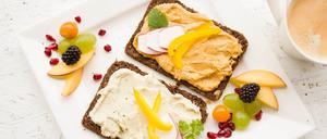 Lebenmitteltechnologen forschen an veganen Brotaufstrichen, die wenig Zucker und wenig Fett enthalten.