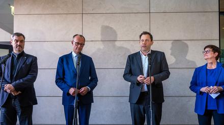 Die Parteivorsitzenden der möglichen Koalitionsparteien: Markus Söder (CSU), Friedrich Merz (CDU), Lars Klingbeil und Saskia Esken (beide SPD).