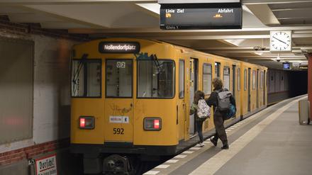Die kurze U-Bahnlinie U4 mit der Haltestelle Innsbrucker Platz in Berlin.