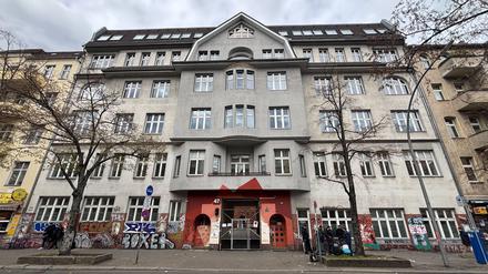 In dem ehemaligen Pflegeheim in der Sonnenallee soll im Sommer 2025 eine Geflüchtetenunterkunft öffnen. Aufgenommen am 7. April 2025.