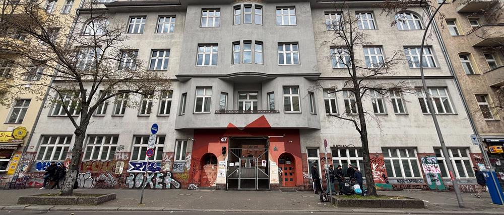 In dem ehemaligen Pflegeheim in der Sonnenallee soll im Sommer 2025 eine Geflüchtetenunterkunft öffnen. Aufgenommen am 7. April 2025.