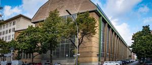 Die historische Gasturbinenhalle von Siemens Energy könnte demnächst im Schatten eines Hochhauses stehen: der neuen Konzernzentrale von Siemens Energy.