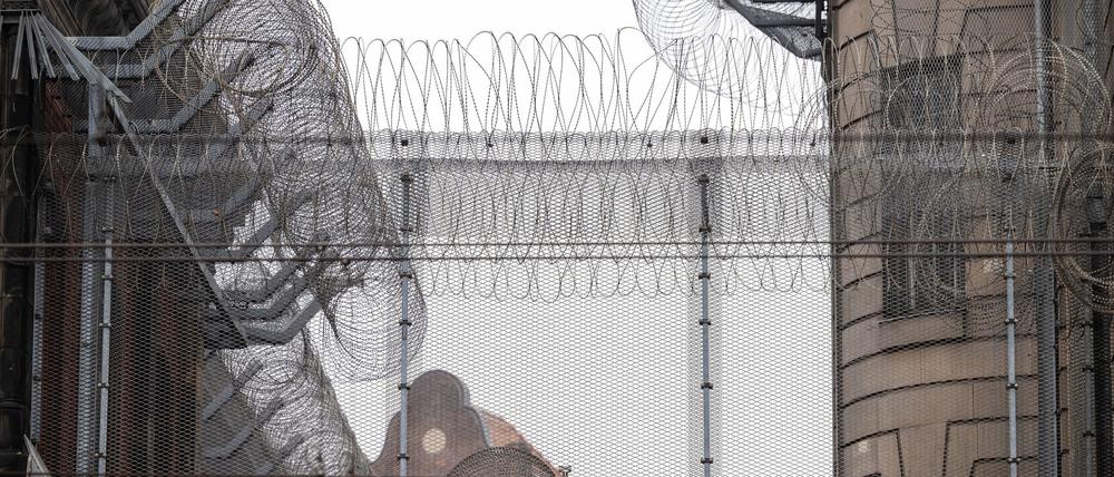 Der Angeklagte sitzt in der JVA Moabit in Untersuchungshaft. (Archivbild)