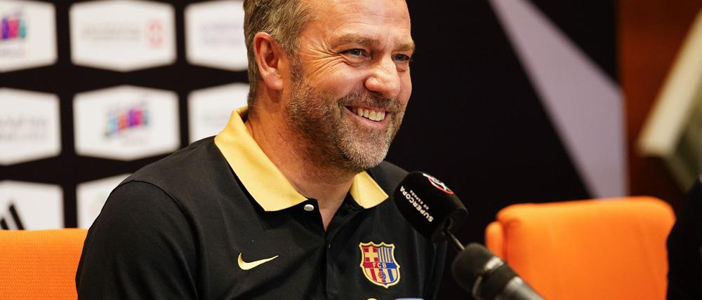 Der deutsche Trainer des FC Barcelona, Hansi Flick, hat sich vor dem Viertelfinal-Hinspiel der Champions League gegen Borussia Dortmund in Barcelona zuversichtlich gezeigt, zugleich aber auch vor den Stärken der Gäste gewarnt. (Foto-Archiv)