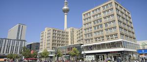 Die Zentrale der Berliner Sparkasse residiert mitten auf dem Alexanderplatz.