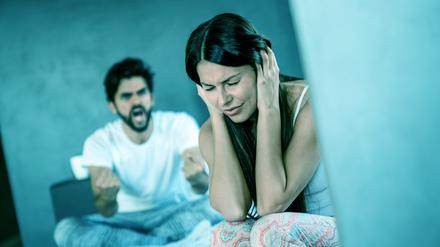 Eine Depression kann sich besonders bei Männern auch durch Wut und Aggression bemerkbar machen.