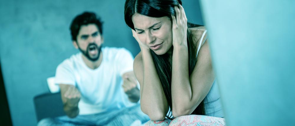 Eine Depression kann sich besonders bei Männern auch durch Wut und Aggression bemerkbar machen.