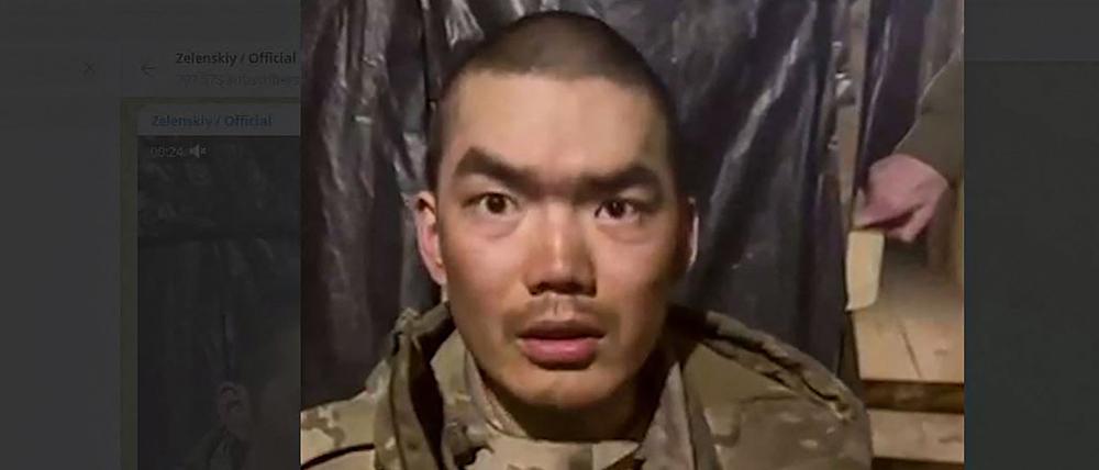 Der Screenshot vom 8. April 2025 zeigt einen der beiden chinesischen Soldaten, die in Donezk gefangen genommen wurden.
