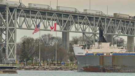 Die Blue Water Bridge an der US-kanadischen Grenze bei Sarnia in Ontario.